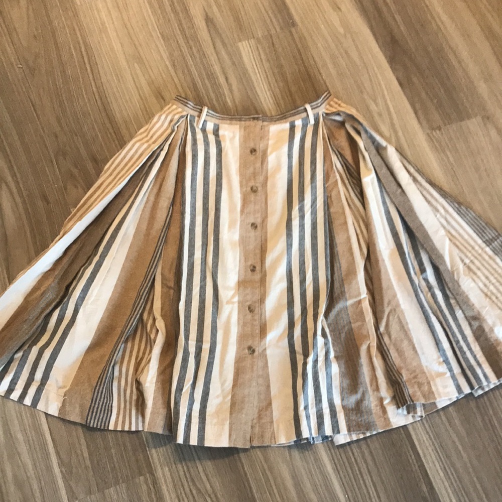 LIKE NEW Anthropologie The Odells Pleated Button Circle Skirt (S)